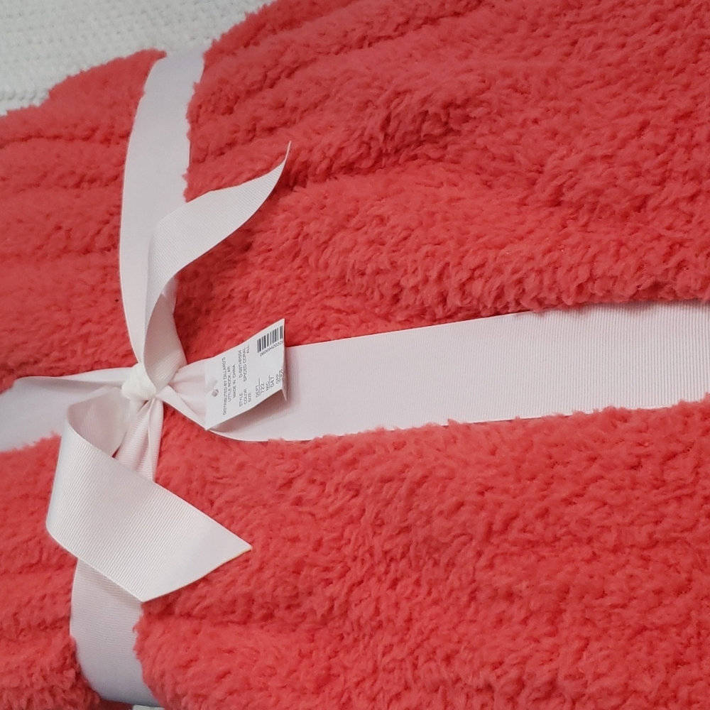 STUDIO D HOME DECOR POM POM BLANKET - Picture 3 of 6